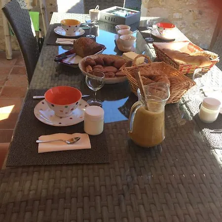 Couette-café Le Pigeonnier De Larrouquet *